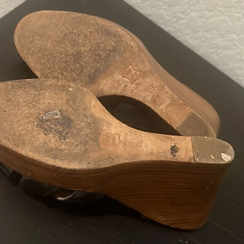 Bellagio Size 39 Black Wedge Heel - Wooden Wedge - Excellent Condition